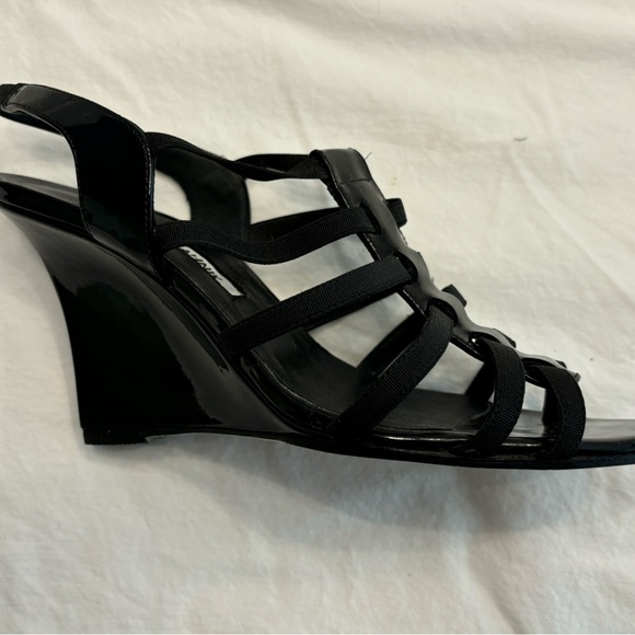 Manolo Blahnik black patent wedge  grosgrain ribbon sandal 6 1/2  excellent cond - Picture 6 of 9